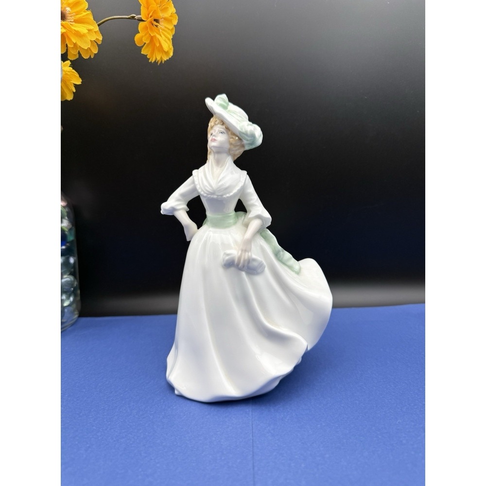 Royal Doulton "Margaret" HN3496‎ Figurine Fine Bone China Vintage Collectible